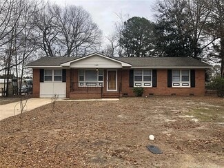 1422 Milton St, Spring Lake, NC 28390