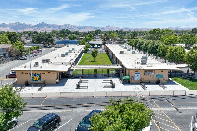 R. O. Hardin Elementary School has a wonderful campus for its students.