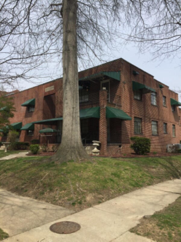 1126 13th St, Huntington, WV 25701