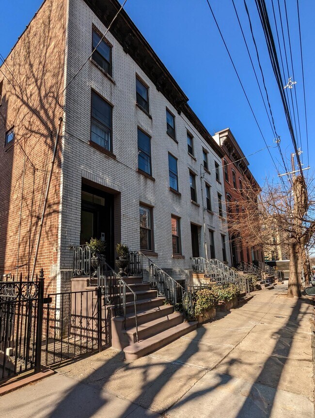 283 Barrow St, Jersey City, NJ 07302