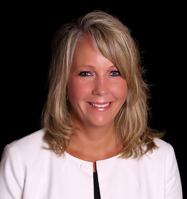 TRACEY CONNORS