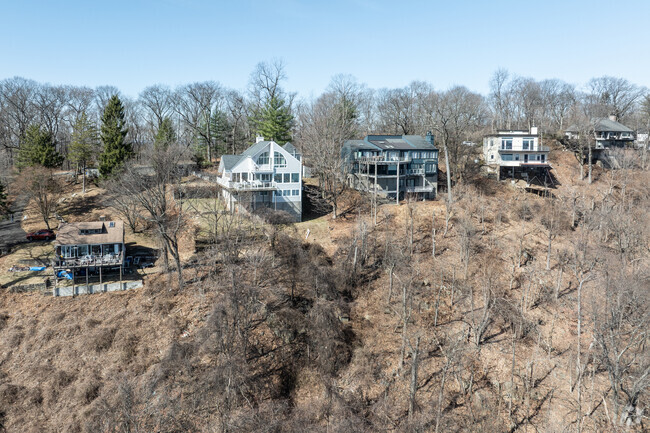 Many homes in Upper Grandview are perched high up on cliffs.