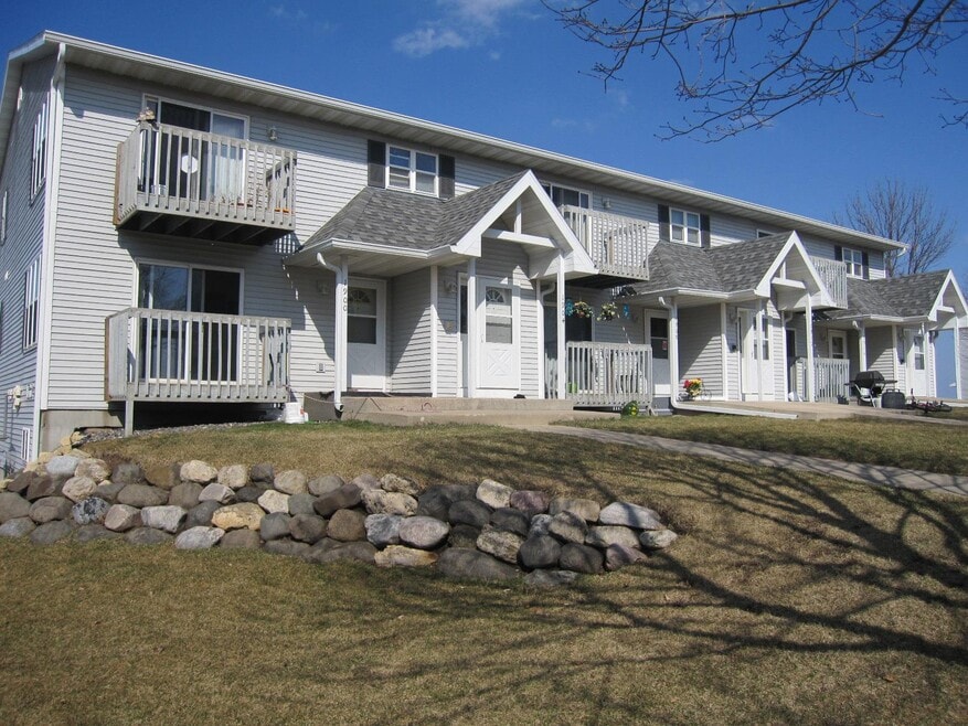 1908 Fox Run unit 1908, Mount Horeb, WI 53572 - photo 1