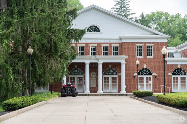 Welcome to Poland Middle School in Poland Ohio.