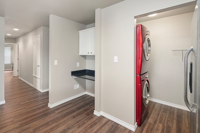 Dillon Park Student Apartments, Edmond, OK 73034 - photo 6