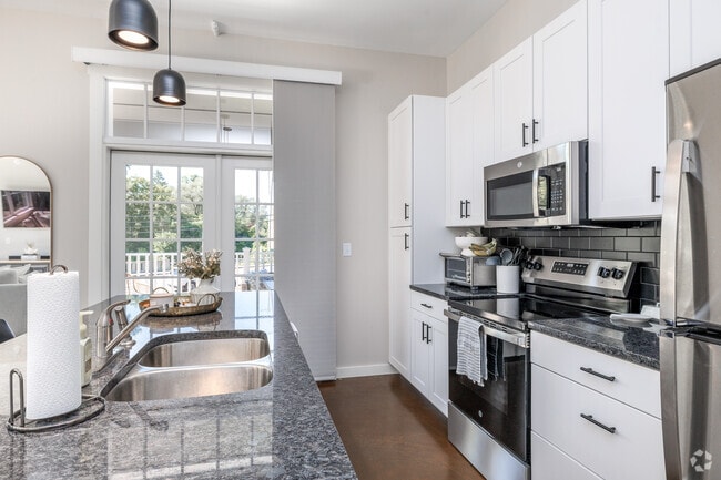 1BR, 1BA - 756SF - Kitchen