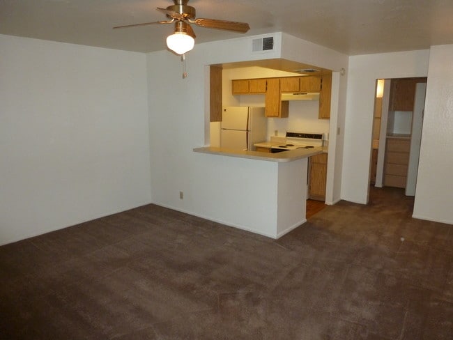University Square Apartments, Flagstaff, AZ 86001 - photo 2