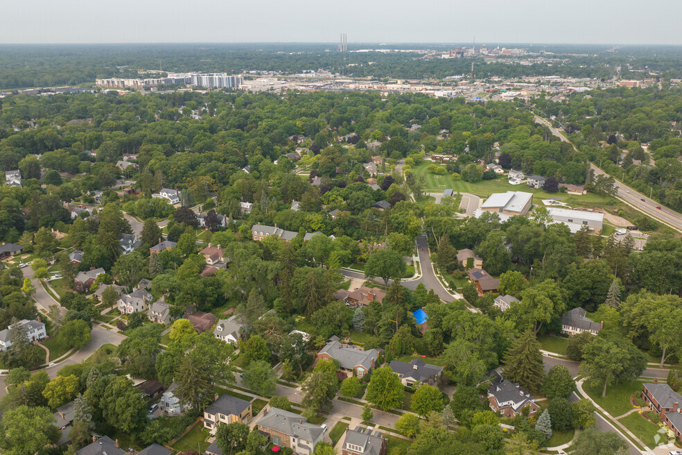 Neighborhood_DowntownEastLansing_V1_091923