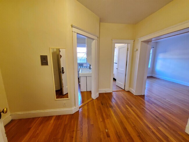 11 Wendell St unit 14, Cambridge, MA 02138 - photo 3