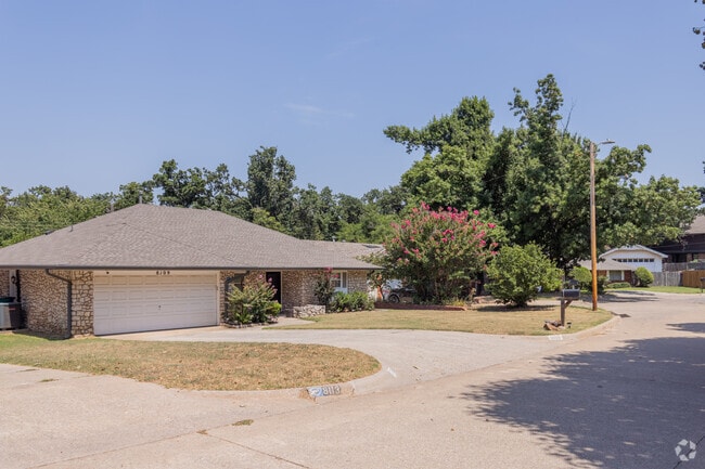 The roads in the Sycamore Creek are wide and safe, allowing residents to enjoy walking around.