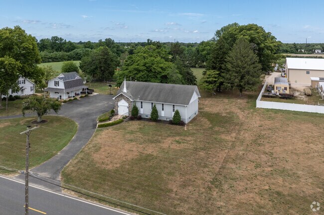 Emmanuel Day School offers Sunday Bible Classes.