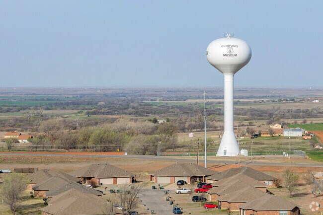 The city of Clinton, with around 8,500 residents, is along Historic Route 66.