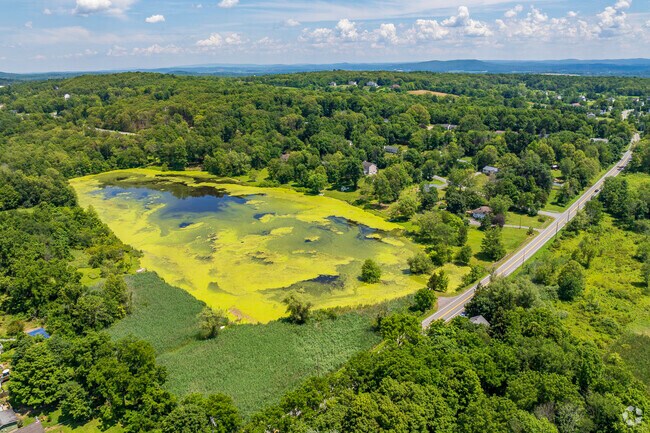 Minisink is located near Interstate 84 and New York State Route 17 and lies between NJ and PA.