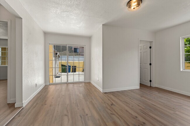 2218 S Redondo Blvd unit B, Los Angeles, CA 90016 - photo 2