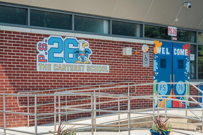 PS 26 The Carteret School serves grades PK - 5th in the Travis-Chelsea area of Staten Island.