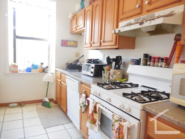 37 Egremont Rd unit 3, Brighton, MA 02135 - photo 2