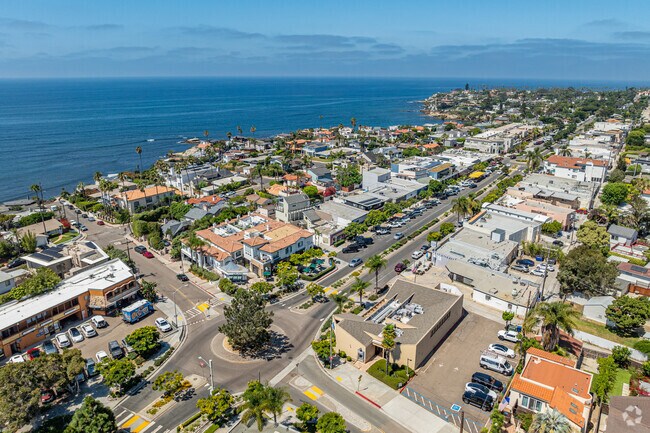 La Jolla Boulevard is Lower Hermosa's commercial center.