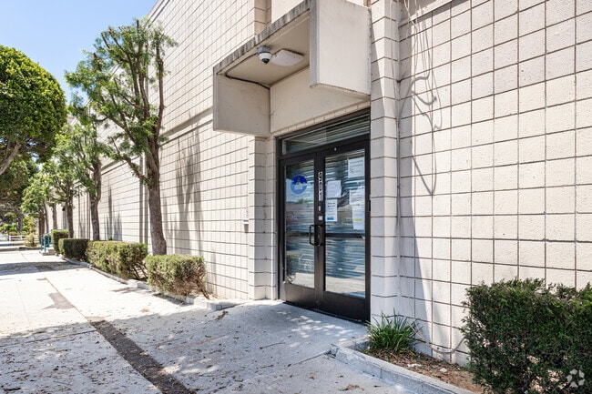 Century Community Charter School has a 100% minority enrollment in Los Angeles. zz