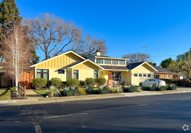 Large single-family homes are available in the Campbell neighborhood.