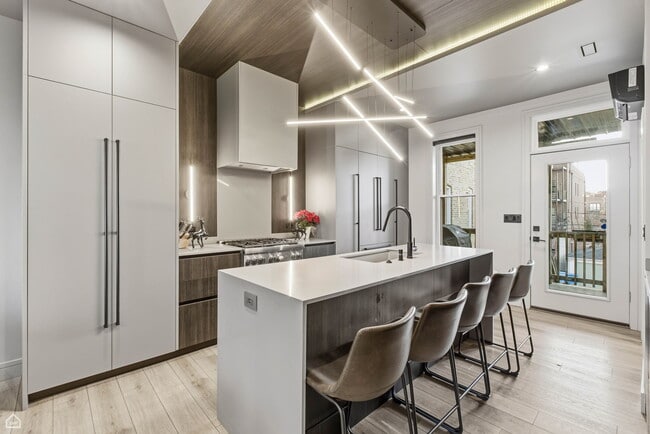 1236 N Cleaver St unit 3, Chicago, IL 60642 - photo 2