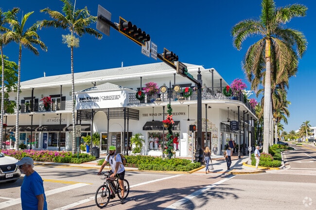 Downtown Naples is a great place to stroll and spend the day near Briarwood.