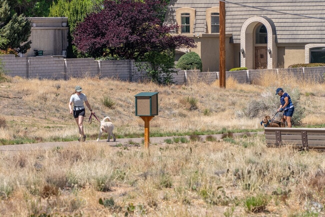 Explore the beautiful natural surroundings near Tanoan Community on the Jay Yogeshwar Trail.