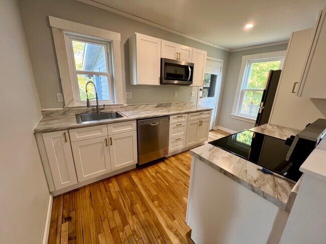 413 Hammond St unit 2, Bangor, ME 04401 - photo 3