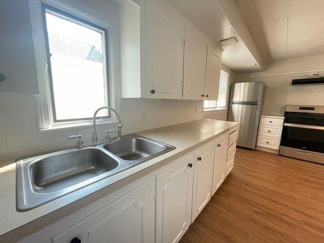 39 Ashland St unit 1, Manchester, NH 03104 - photo 3