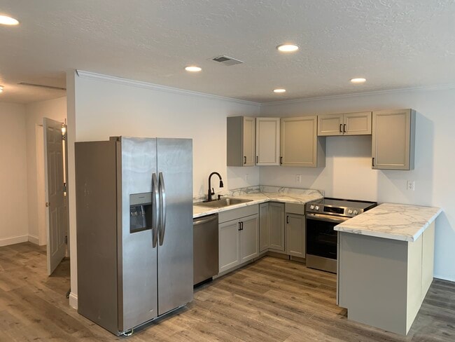 2324 3rd St SW unit Noojin Apartments, Attalla, AL 35954 - photo 2