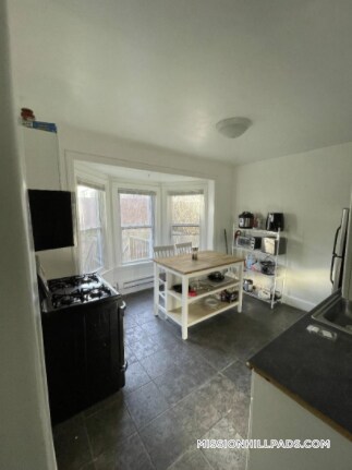 42 Hillside St Unit 2, Boston, MA 02120