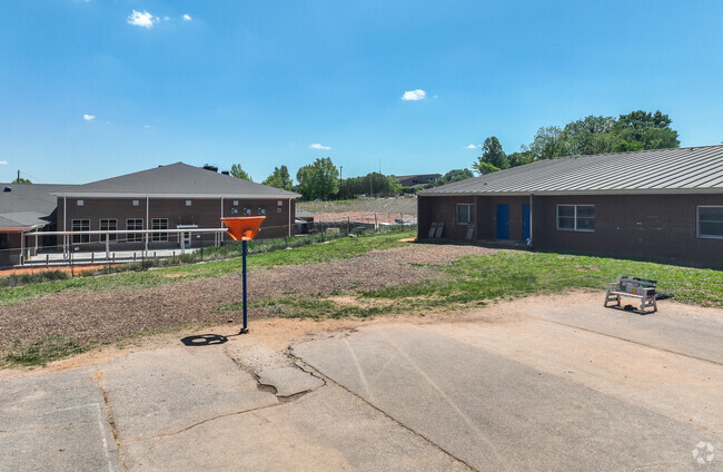 Maiden Elementary School’s minority student enrollment is 35%.