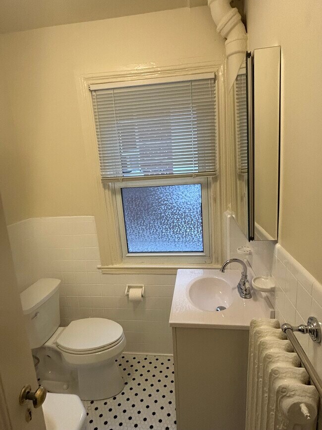 415 E Capitol St SE unit 1  Rear - 2nd Floor, Washington, DC 20003 - photo 3