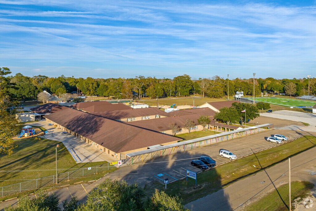 Live Oak Elementary School teaches grades Pre-K through 5th.