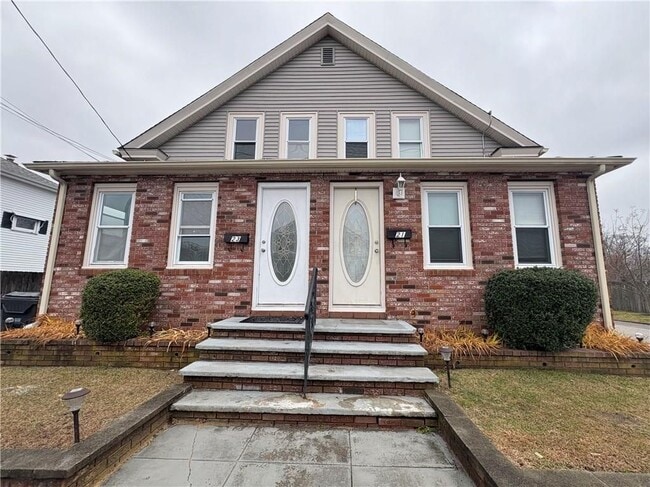 23 Knight St, West Warwick, RI 02893 - photo 2