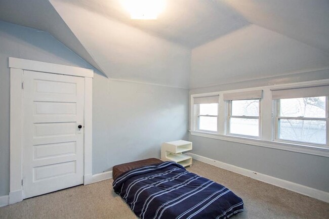 641 Riddle Rd, Cincinnati, OH 45220 - photo 7