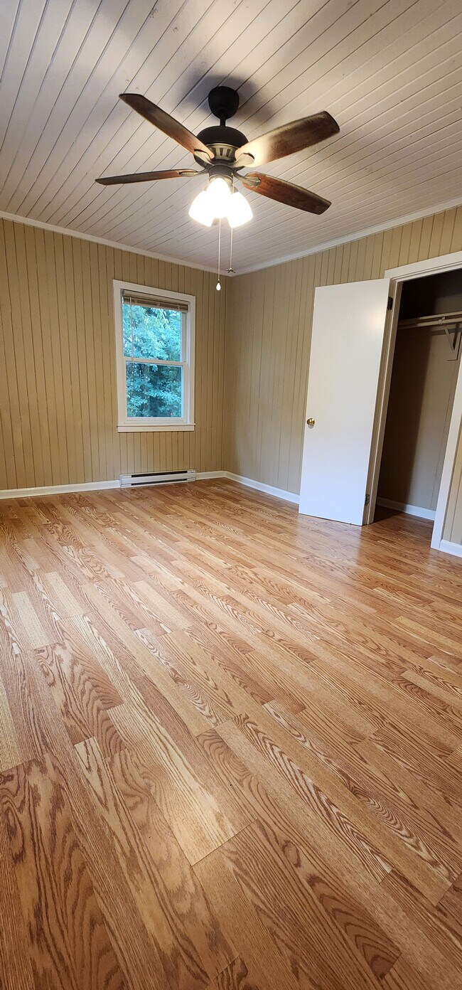 Main Bedroom with ceiling fan