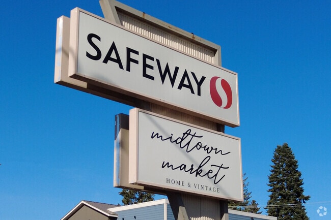 Safeway provides Seatac residents their grocery needs.