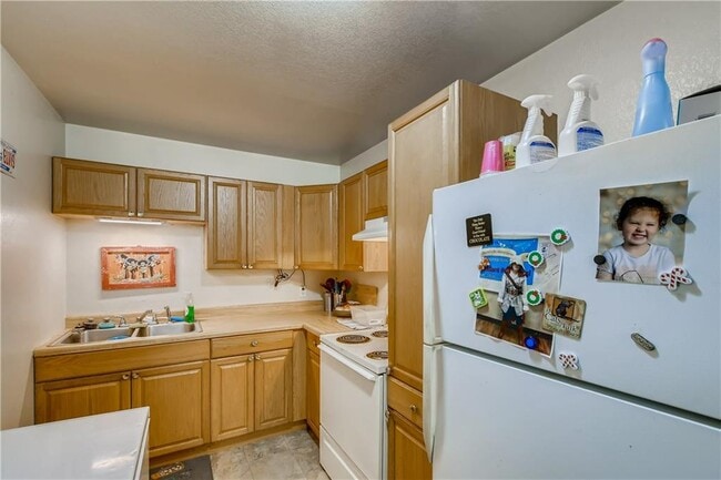 112 E Davilla St unit B, Granger, TX 76530 - photo 7