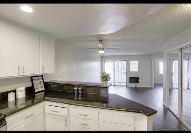 Park Downtown Apartments, Santa Ana, CA 92703 - photo 4