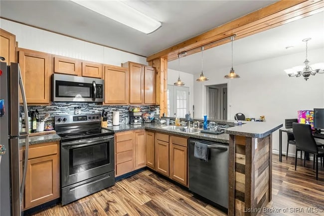 531 E Chestnut St unit 2, Jeffersonville, IN 47130 - photo 7