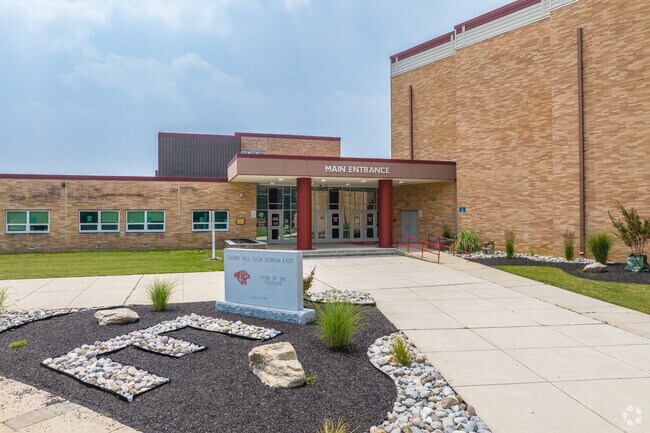 The student to teacher ratio at Cherry Hill High School East is 14:1 for Ashland Students.