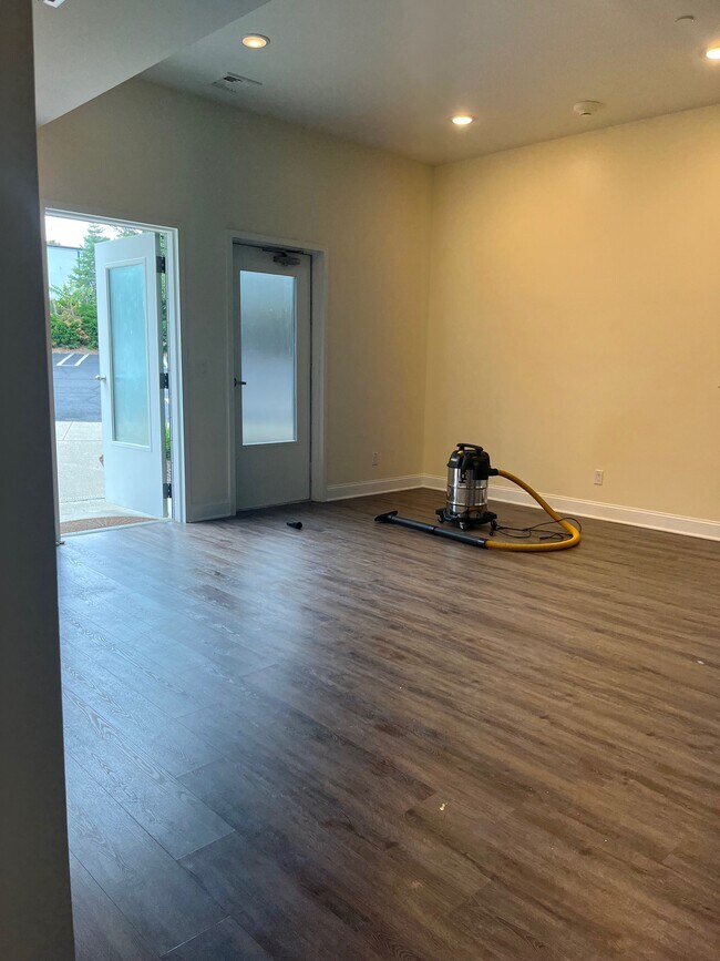 506 Boston Post Rd unit 101, Orange, CT 06477 - photo 3