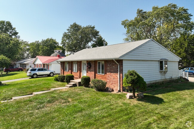 Potter Hollow is a quiet community with plenty of shopping and dining close by.