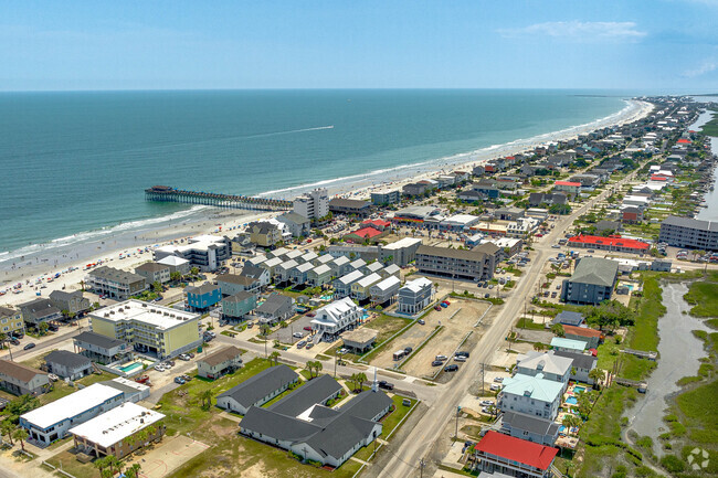 The Pier at Garden City is a landmark in Garden City.
