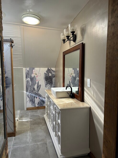 920 Lafayette Ave unit 920 B, Columbus, IN 47201 - photo 1