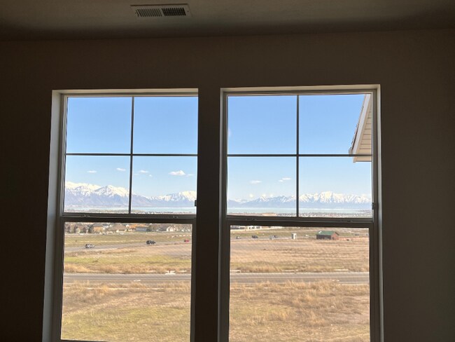 927 W Coral Charm Way unit M301, Saratoga Springs, UT 84043 - photo 3