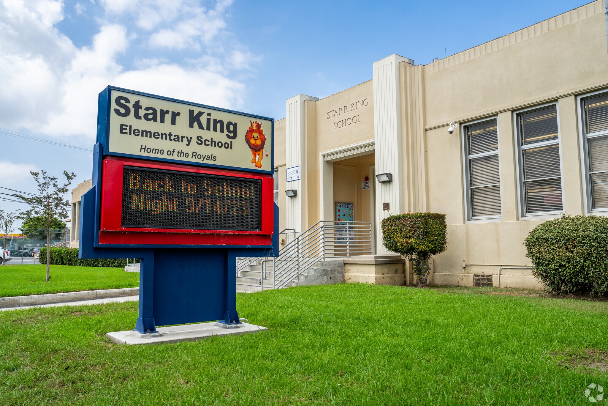 Kids can attend the outstanding Starr King Elementary School in College Square.