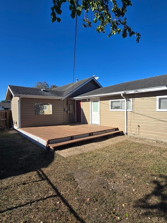 2502 Riggan St, Corpus Christi, TX 78404 - photo 3