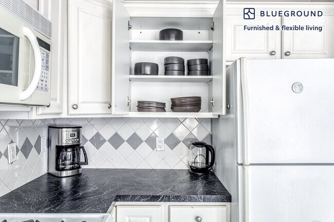 237 Hanover St unit FL4-ID420, Boston, MA 02113 - photo 7