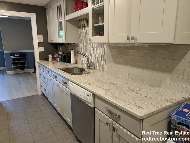 53 Angleside Rd unit 1, Waltham, MA 02453 - photo 3